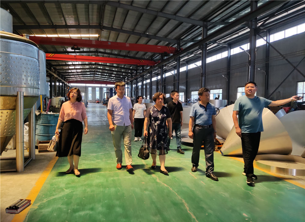 热烈欢迎德州学院领导莅临山东天泰参观指导